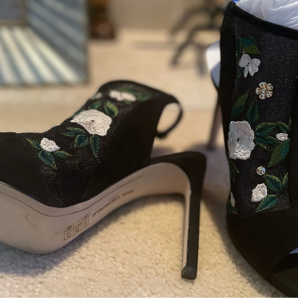Karl Lagerfeld Black Floral Women's Shoes- NWOT - Picture 2 of 4